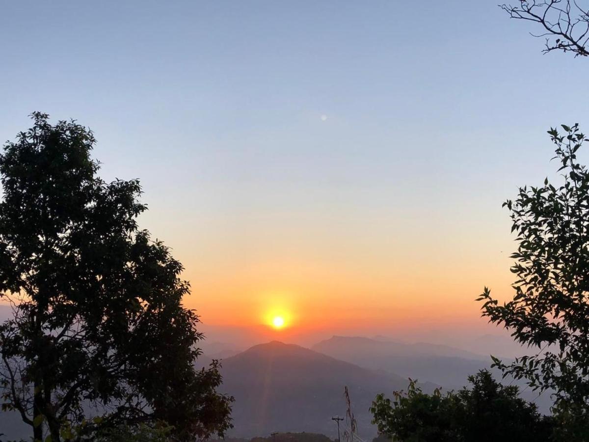 Hotel Pristine Himalaya Pokhara Buitenkant foto