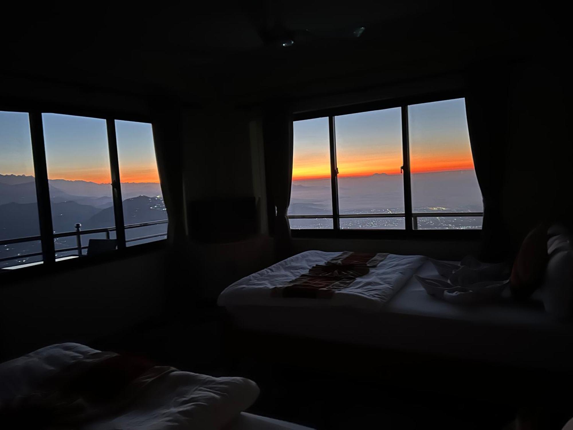 Hotel Pristine Himalaya Pokhara Buitenkant foto